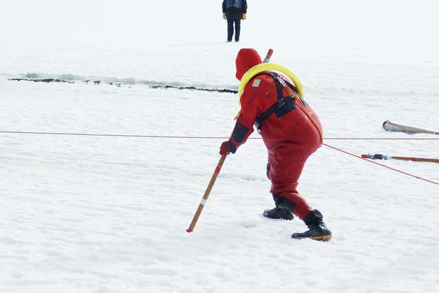 Emergency Personnel from throughout the north country receive surface ice rescue training hosted by Lifeguard Systems and the SLVFD,  January 2010